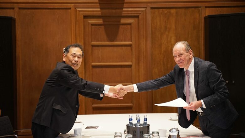 Bürgermeister Kazumaru Yamamoto mit Oberbürgermeister Bernd Tischler