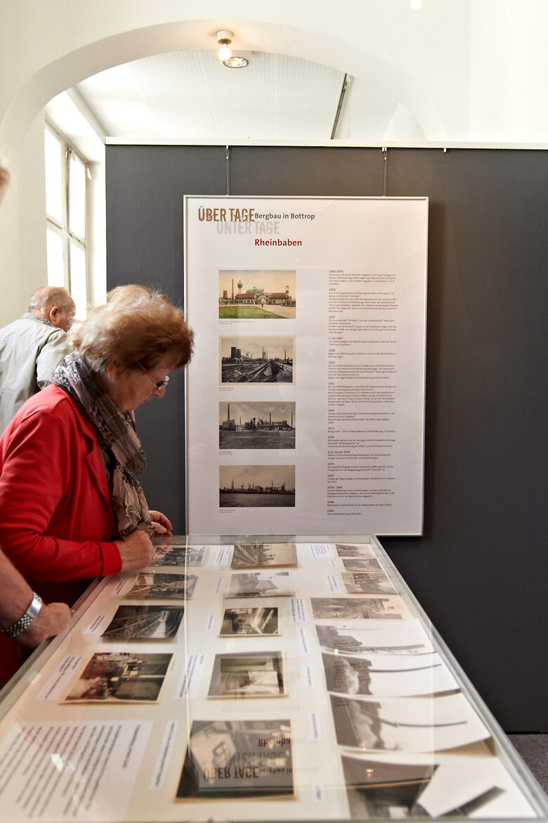 Das Stadtarchiv erinnert in einer Ausstellung im Kulturzentrum und in der Sparkassenfiliale am Pferdemarkt an die Geschichte des Bergbaus in Bottrop.