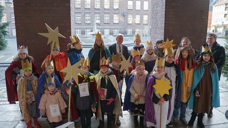 Sternsinger vor dem Rathaus