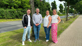 Zum zweiten Unternehmerstammtisch haben Katharina Bellendorf (2.v.r), Valerie Heisterkamp (r.) und Julian Schäpertöns (l.) vom Vorstand der Werbegemeinschaft den neuen Bezirksbürgermeister Hendrik Dierichs (2.v.l.) eingeladen.